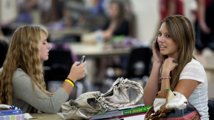 Android — для юных гениев, iPhone — для начинающих. Фото.