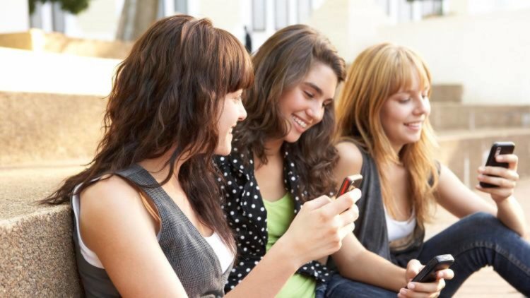 Android — для юных гениев, iPhone — для начинающих. Фото.