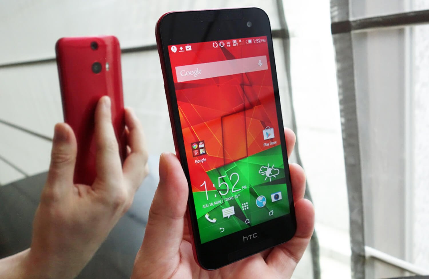Компания HTC официально представила смартфон HTC Butterfly 2. Фото.