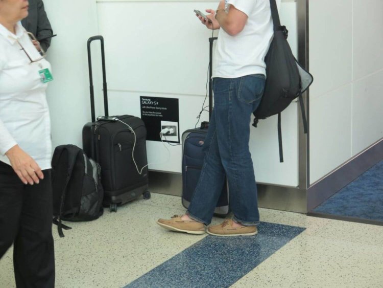 Apple и Samsung. Новый виток рекламной войны. Фото.