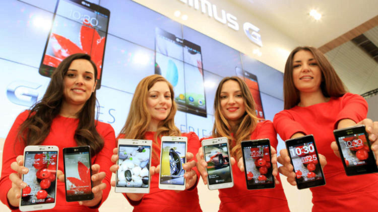 К 2019 году смартфоны увеличатся до 6,9 дюйма. К 2019 году смартфоны увеличатся до 6,9 дюйма. Фото.