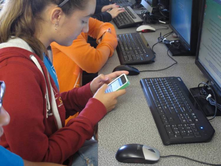 Android — для юных гениев, iPhone — для начинающих. Windows Phone. Фото.