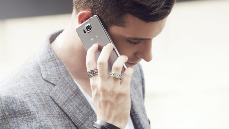 Главные особенности дизайна Galaxy Alpha. Фото.