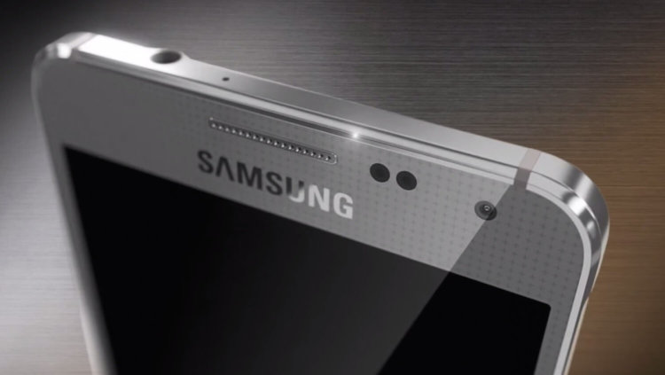 Главные особенности дизайна Galaxy Alpha. Металлическая рамка. Фото.