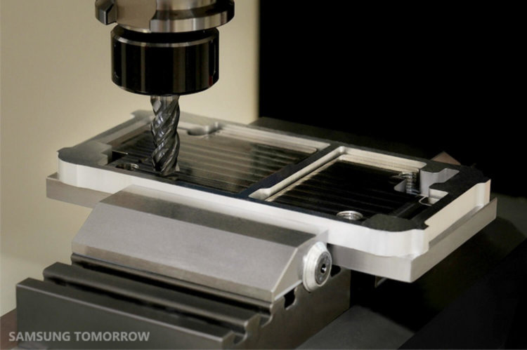 Samsung показала процесс изготовления корпуса Galaxy Alpha. Samsung показала процесс изготовления корпуса Galaxy Alpha. Фото.