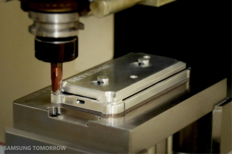 Samsung показала процесс изготовления корпуса Galaxy Alpha. Samsung показала процесс изготовления корпуса Galaxy Alpha. Фото.