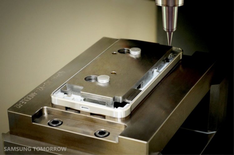 Samsung показала процесс изготовления корпуса Galaxy Alpha. Samsung показала процесс изготовления корпуса Galaxy Alpha. Фото.