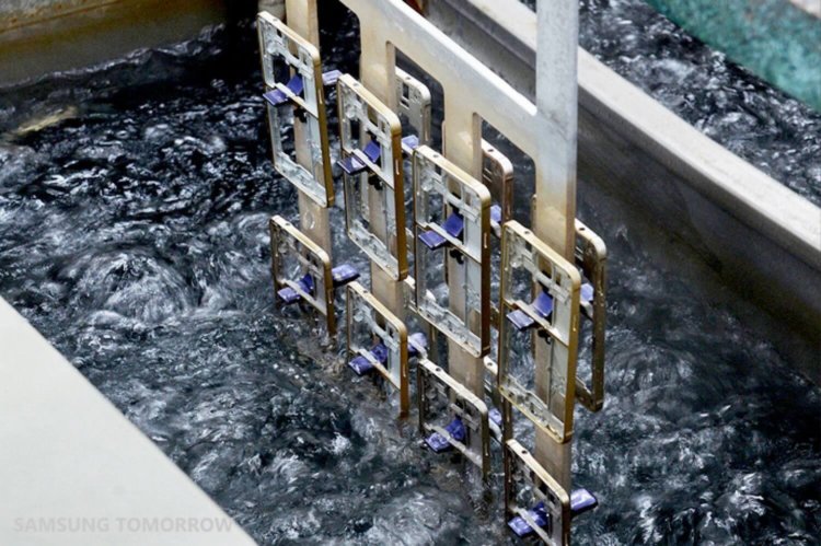 Samsung показала процесс изготовления корпуса Galaxy Alpha. Samsung показала процесс изготовления корпуса Galaxy Alpha. Фото.