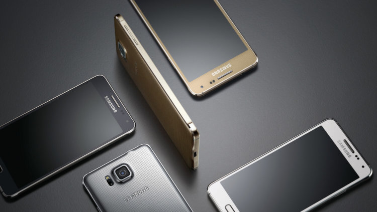 Главные особенности дизайна Galaxy Alpha. Особая поверхность. Фото.