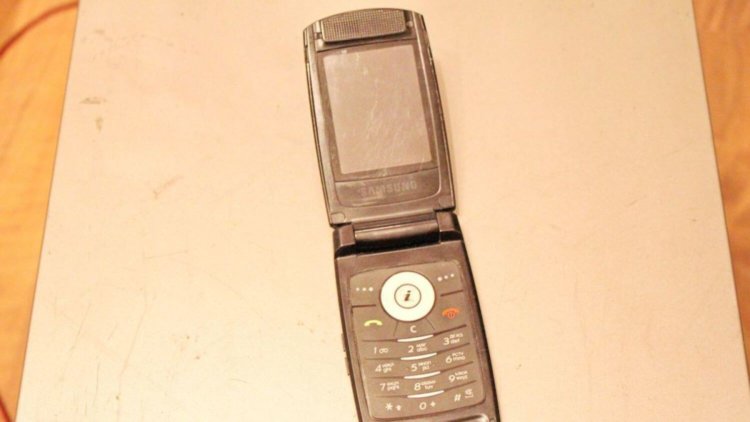 Samsung напоминает об умении делать металлические телефоны. SGH-D830. Samsung напоминает об умении делать металлические телефоны. SGH-D830. Фото.