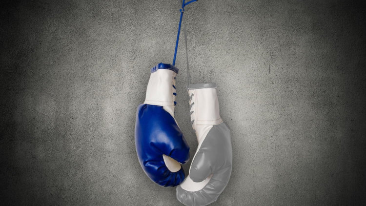 Apple и Samsung. Новый виток рекламной войны. Фото.