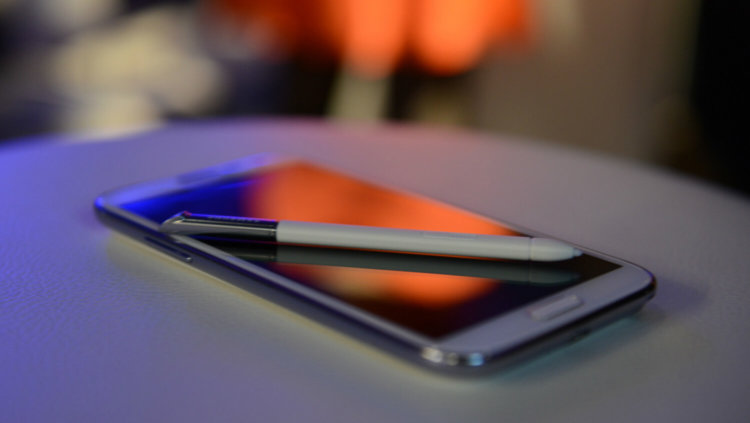 Фаблет Galaxy Note 4 на «живых» фото. Фото.