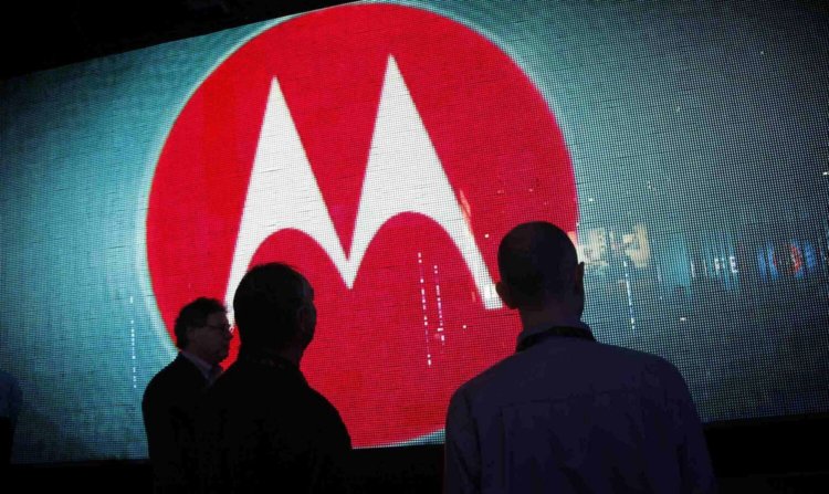 Lenovo Mobile войдёт в состав Motorola, перестав существовать как отдельная компания. Фото.