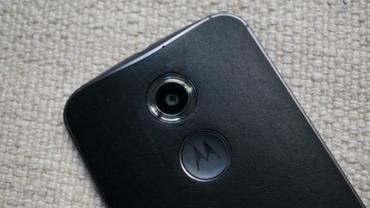 Moto X 2014 и 2013 годов. Нужен ли новый тем, у кого уже есть прошлогодний? Экран и дизайн. Фото.