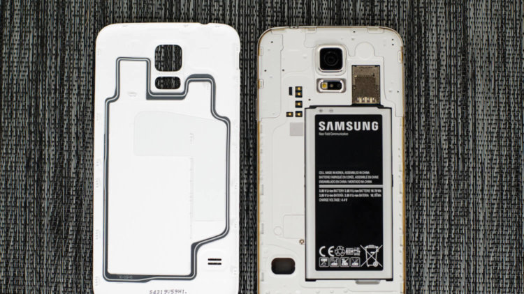 Чего не хватает нашим смартфонам? Аккумулятор. Фото.