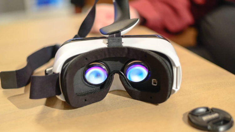Кому нужны Samsung Gear VR? Кому нужны Samsung Gear VR? Фото.