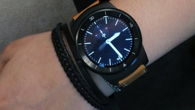Муки выбора. LG G Watch R или Moto 360? Муки выбора. LG G Watch R или Moto 360? Фото.