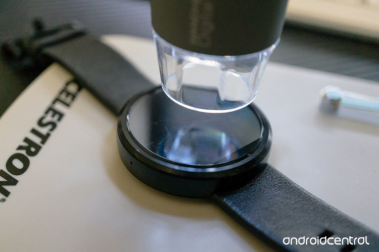 Главное — детали. Изучение Moto 360 под микроскопом. Главное — детали. Изучение Moto 360 под микроскопом. Фото.