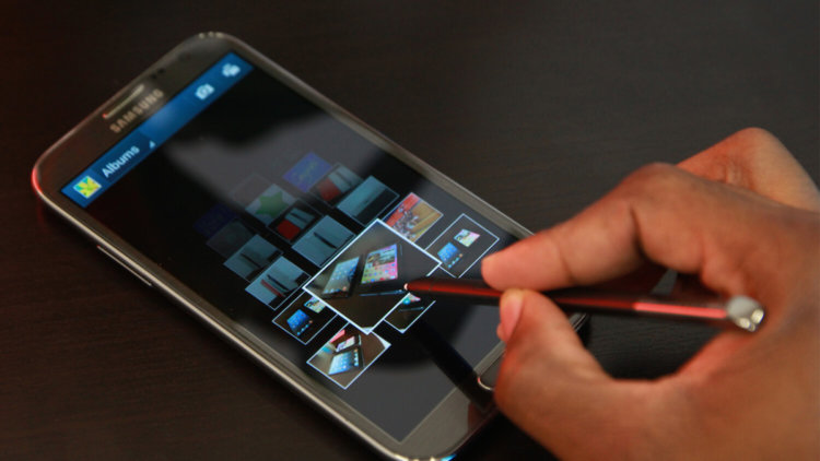 5 бывших флагманов, которыми по-прежнему не стыдно пользоваться. Samsung Galaxy Note 2. 5 бывших флагманов, которыми по-прежнему не стыдно пользоваться. Samsung Galaxy Note 2. Фото.