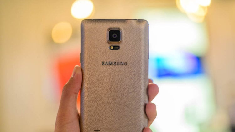 Смартфоны, которые гарантированно выделят вас из толпы. Samsung Galaxy Note 4. Фото.