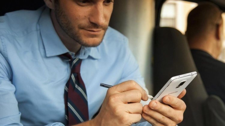 Что находится внутри упаковки Galaxy Note 4? Фото.