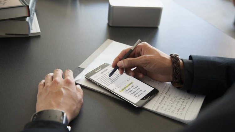 Семь причин в пользу фаблетов по мнению Samsung. Бизнес у вас на ладони. Фото.