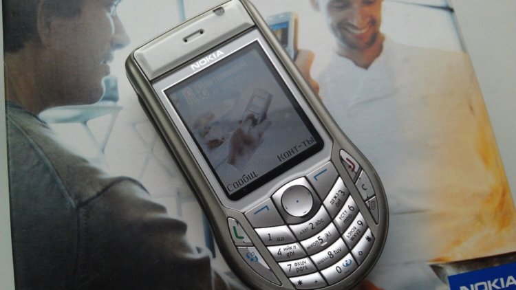 Взгляд в прошлое: пять замечательных смартфонов десятилетней давности. Nokia 6630. Фото.