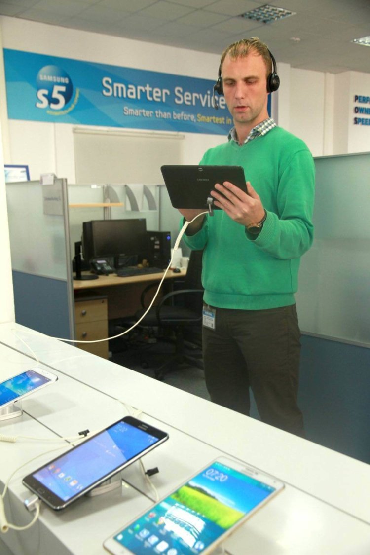 Посещение центра единой службы поддержки Samsung Electronics. Фото.