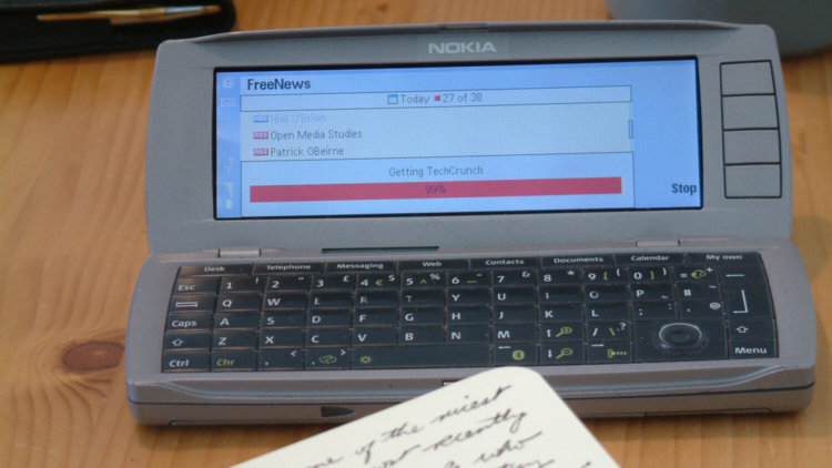 Взгляд в прошлое: пять замечательных смартфонов десятилетней давности. Nokia 9500 Communicator. Фото.