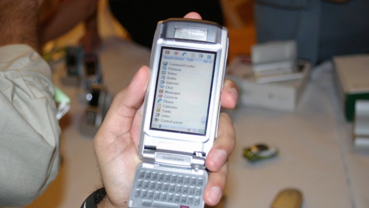 Взгляд в прошлое: пять замечательных смартфонов десятилетней давности. Sony Ericsson P910. Фото.