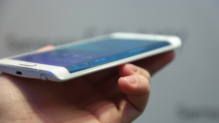 Зачем нужна изогнутая кромка Galaxy Note Edge: версия Samsung. Фото.
