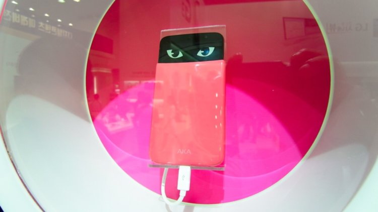 Компания LG показала концепт телефона с «эмоциями». Фото.