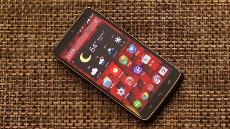 Лучшие смартфоны с OLED-дисплеями не от Samsung. Motorola Moto Maxx/DROID Turbo. Фото.