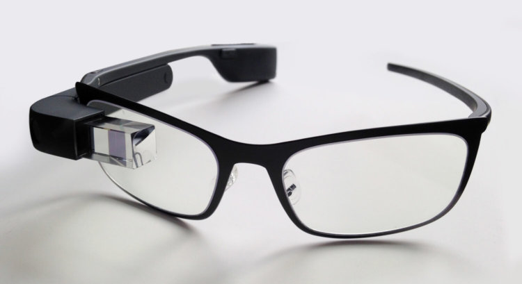 Google всё еще борется за жизнь Google Glass. Фото.