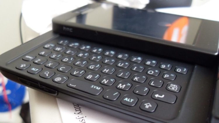 Первопроходцы: с какими смартфонами дебютировали самые популярные бренды? Фото.