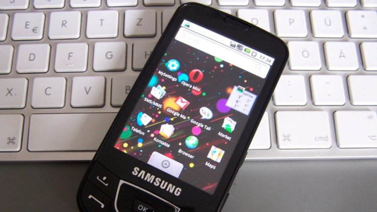 Первопроходцы: с какими смартфонами дебютировали самые популярные бренды? Samsung Galaxy I7500. Фото.