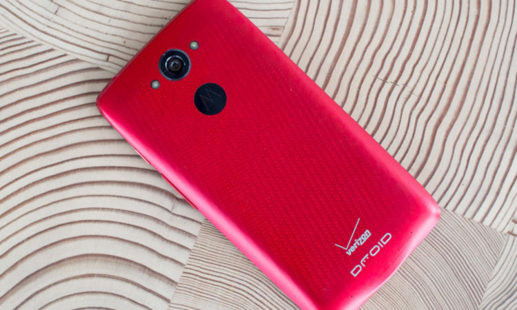 Droid Turbo против Moto X. Что выберете вы? Фото.