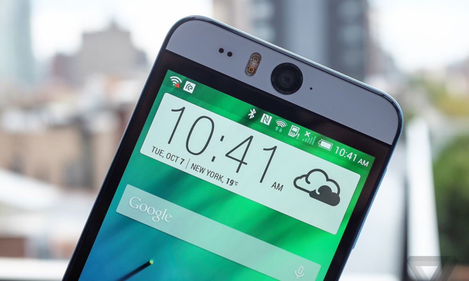 Лучшие смартфоны со слотами под nano-SIM. HTC Desire EYE. Фото.