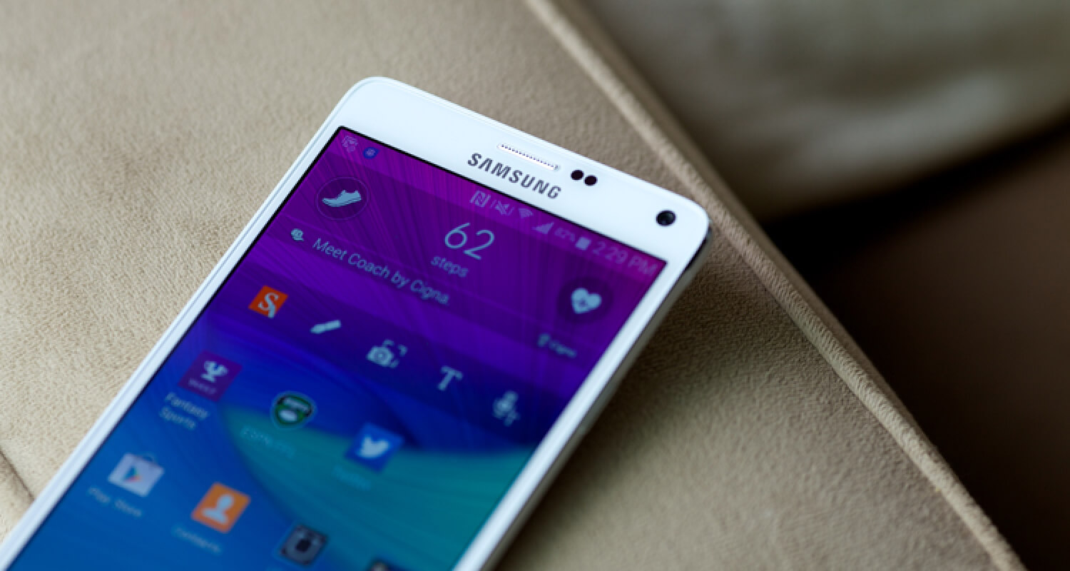 Лучшие смартфоны с QHD-разрешением экрана. Samsung Galaxy Note 4. Фото.