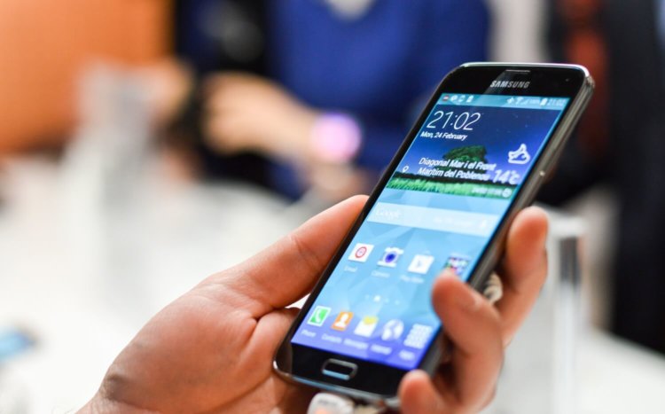 Для экспериментов с изогнутыми экранами Samsung выпустит отдельную версию Galaxy S6. Фото.