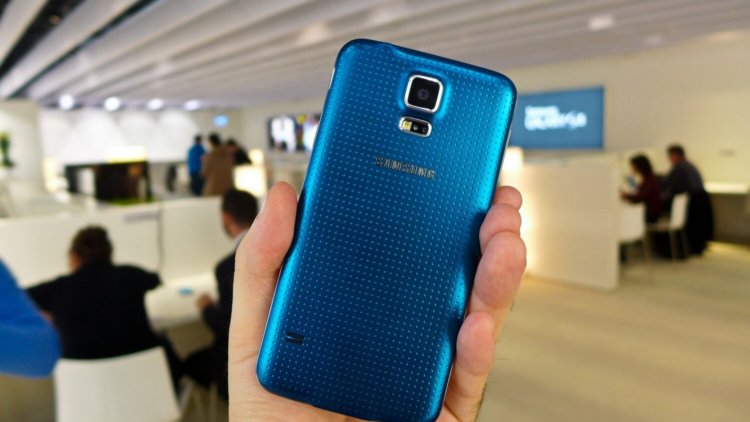 Samsung в новом видео напомнила о некоторых возможностях Galaxy S5. Фото.