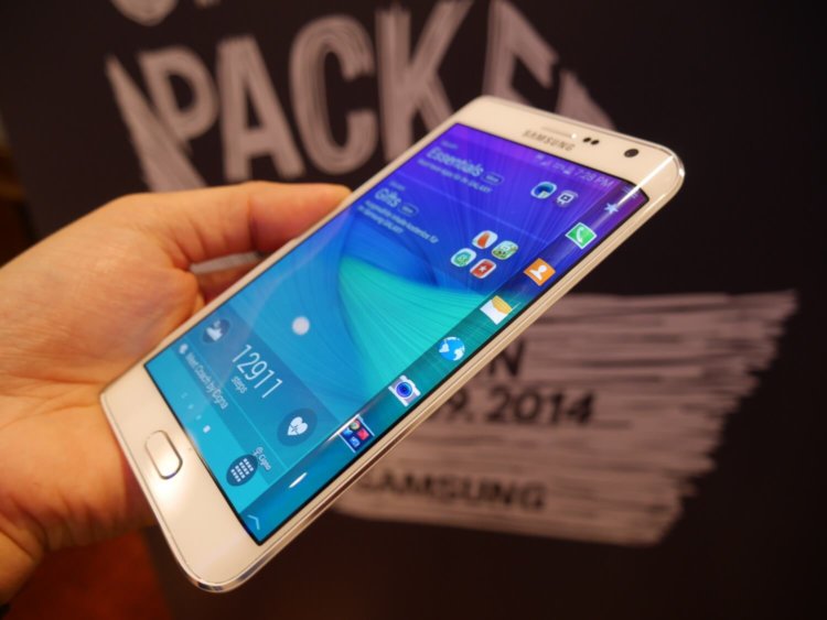 Для экспериментов с изогнутыми экранами Samsung выпустит отдельную версию Galaxy S6. Фото.