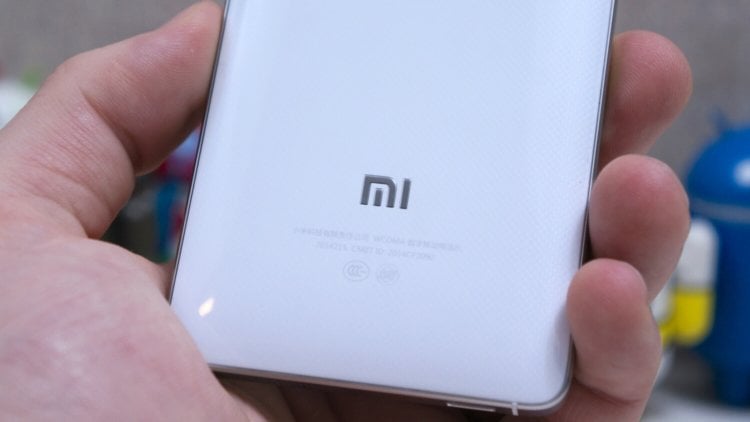 Xiaomi Mi5 может получить сканер отпечатков пальцев. Фото.