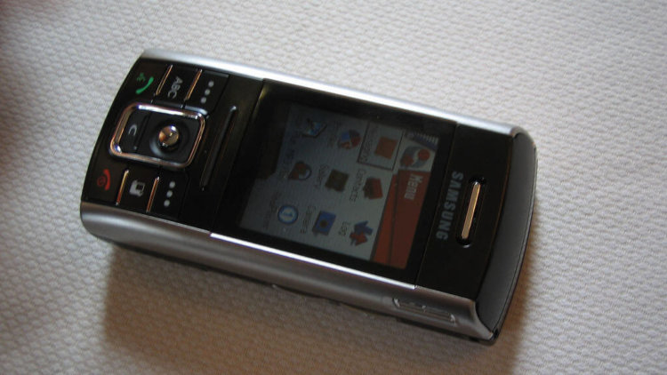 Пятёрка смартфонов, о которых всегда приятно вспомнить. Samsung SGH-D720. Фото.