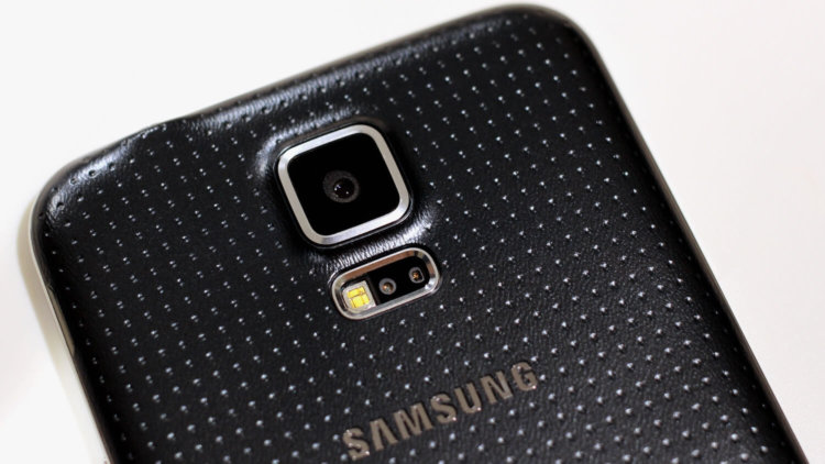 Samsung обещает удивить камерой в новом флагмане. Фото.