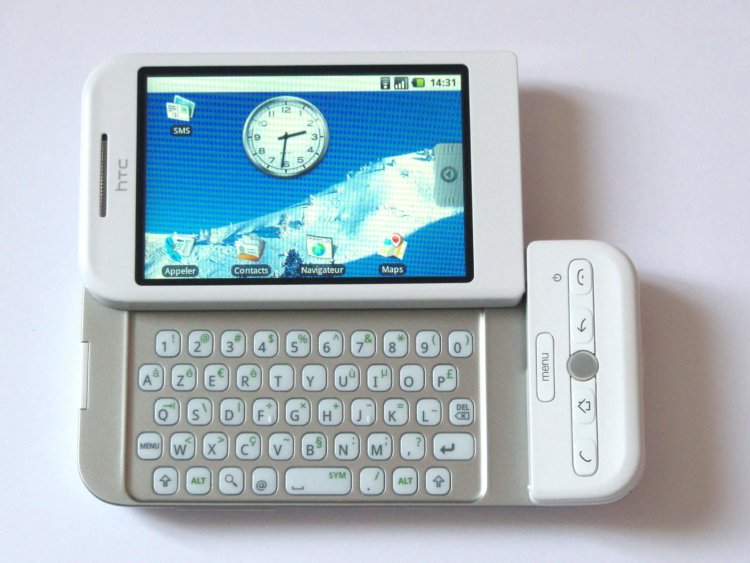 Первым Android-смартфоном был HTC Dream или Google G1? Фото.