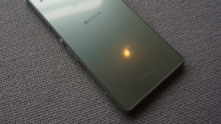 В Сеть просочились фотографии передней панели Sony Xperia Z4. Фото.