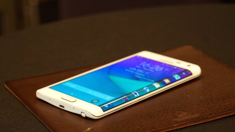 Самые мощные смартфоны на март 2015 года. Samsung Galaxy Note Edge — 46284. Фото.