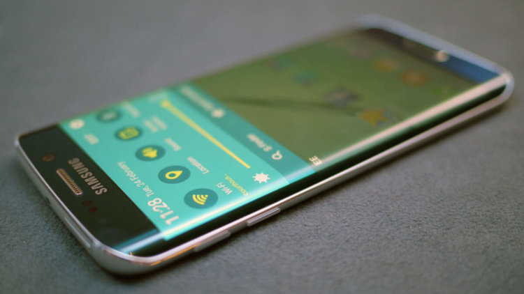 10 смартфонов с самыми тонкими рамками. Samsung Galaxy S6 Edge. Фото.