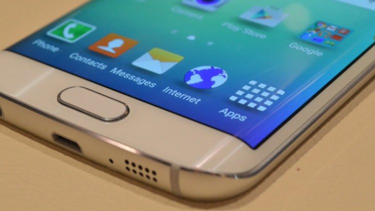 Магия в ваших руках: лучшие смартфоны с беспроводной зарядкой. Samsung Galaxy S6 Edge. Фото.